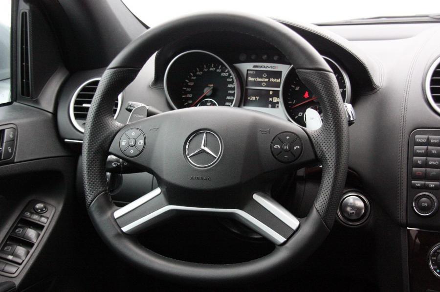  Mercedes-Benz ML63 AMG 2011 года  (фото 35 из 81)